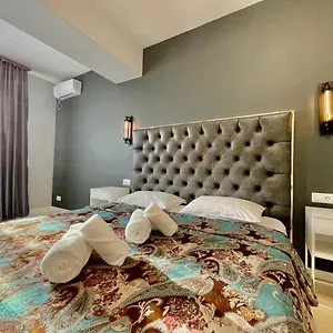 https://solnechnaya-quartira-v-centre-almaty.hotels-of-almaty.com